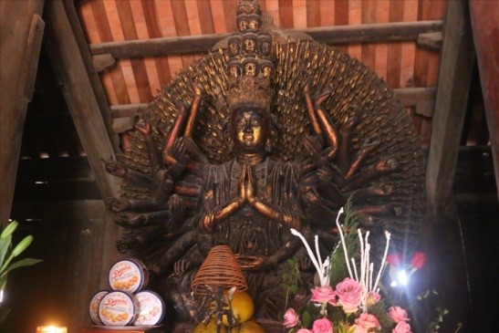 the statue of lady quan yin with thousand arms and eyes in but thap pagoda.  photo: dinh truong.