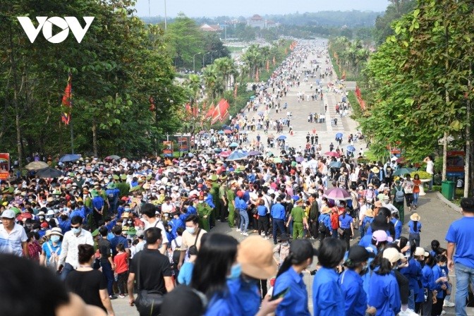 lines of people head to the hung kings’ temple in order to pay their respect and gratitude to the ancestors of the vietnamese people.