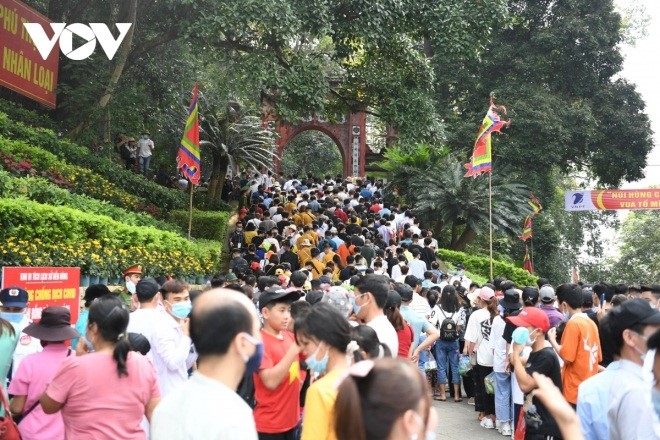 crowds squeeze into tight spaces as a result of the large amount of visitors.