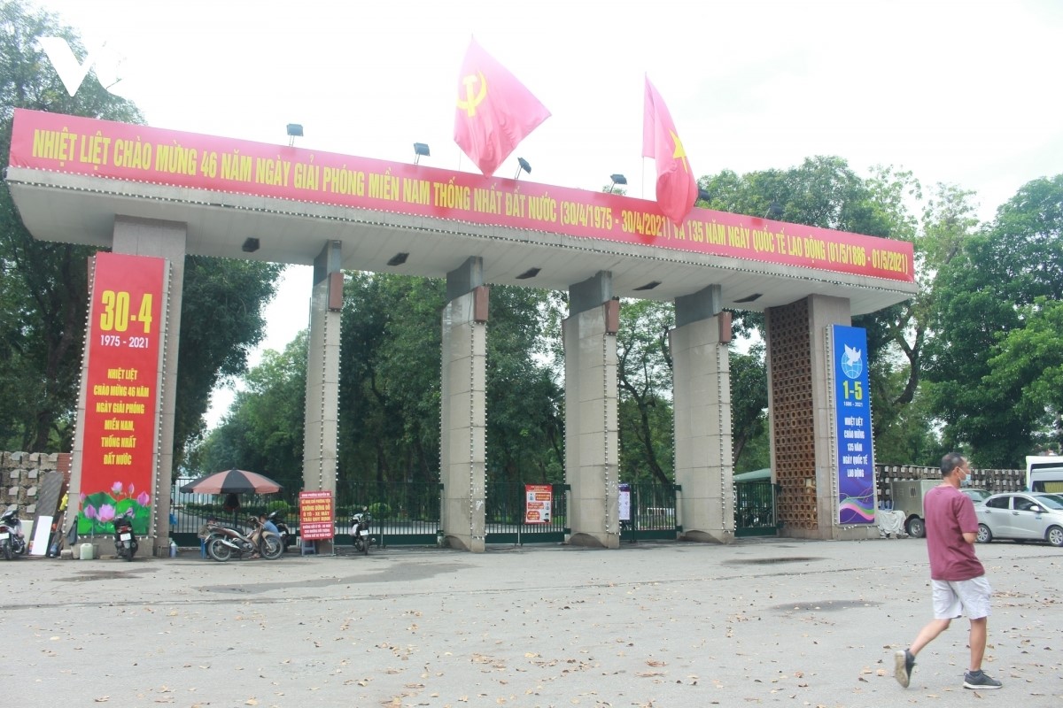 thong nhat (reunification) park is also shut down as part of the fight against covid-19.