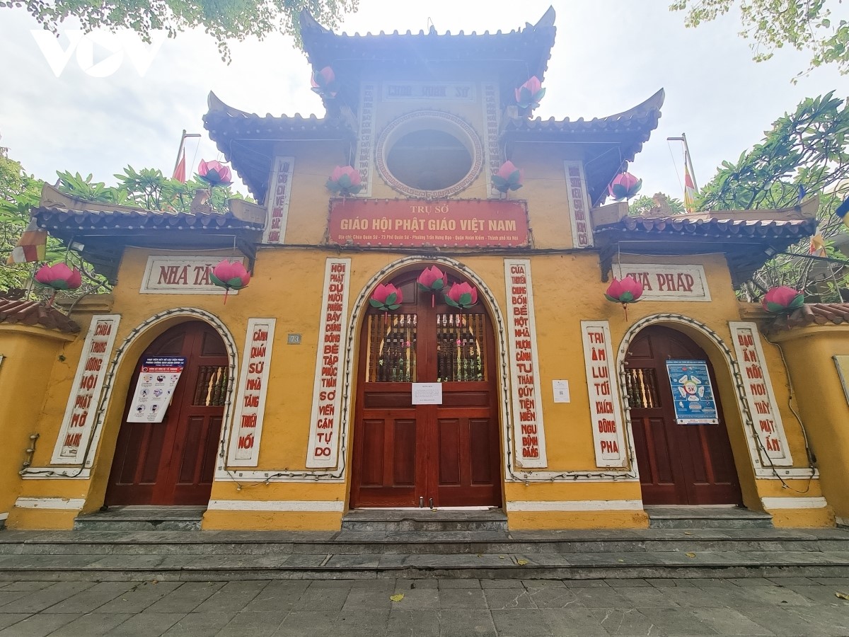 quan su pagoda also closes until further notice.