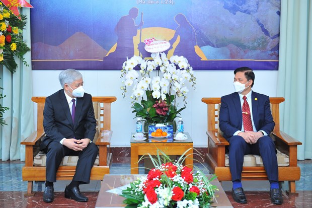 front leader congratulates bac ninh diocese on christmas hinh anh 2